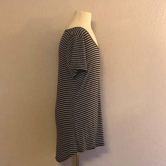 LuLaRoe - Gray & Black Striped Tee ((XXS)) - Picture 2 of 6